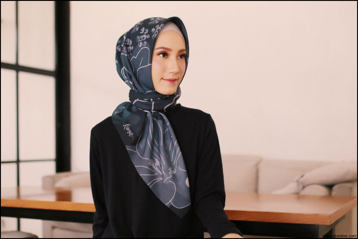baju hitam cocok pake jilbab warna apa - Jennifer Davies