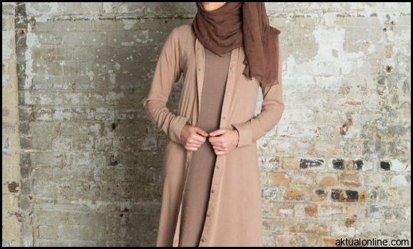 Baju Warna Cream Jilbabnya Warna Apa - 9 Paduan Baju Hijab Dan Celana Warna Cream Yang Simple ...